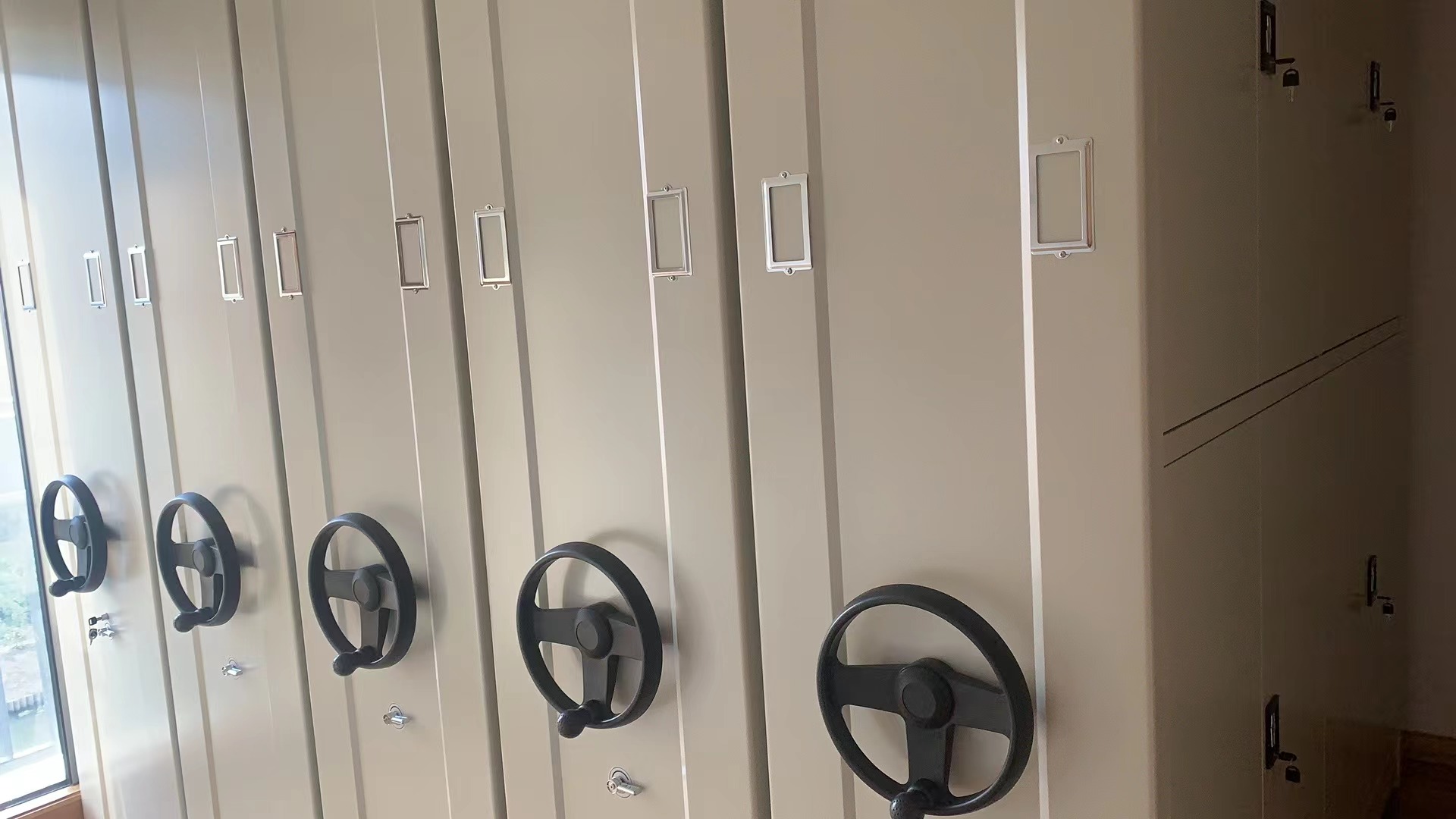 �ܼ��D����